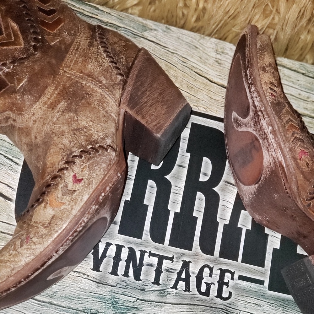 Ladies sz 8.5 boots - Picture 3 of 4